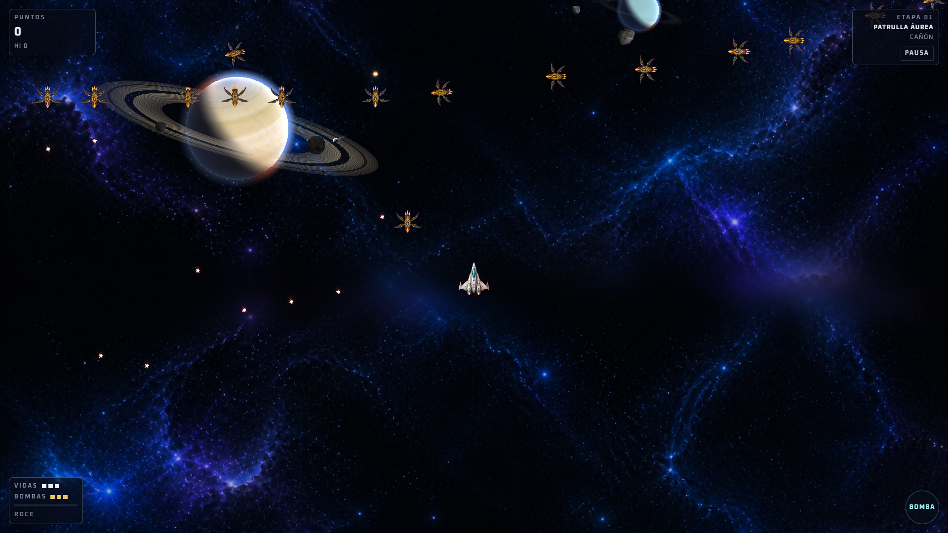 AETHER RAID: combate espacial junto a un planeta con anillos y lunas, entre naves y proyectiles.